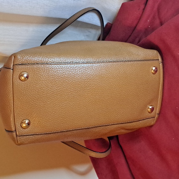 🎆Michael Kors Tan Soft Pebble Leather with Beautiful Gold Hardware - Picture 8 of 13